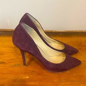 Classic red wine pumps
